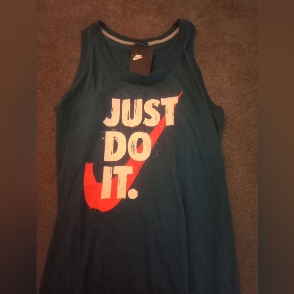 🤠NWT Nike Tank Top Size Large